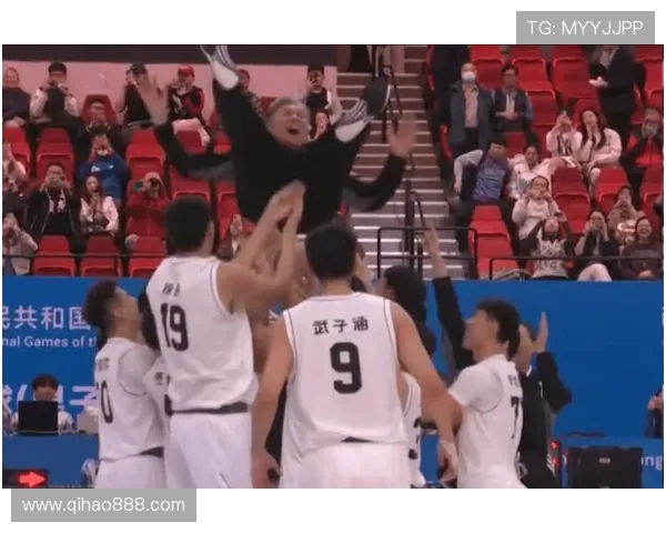 郑永刚谈备赛挑战球员在落后时保持斗志不放弃 郑永刚谈备赛挑战球员在落后时保持斗志不放弃